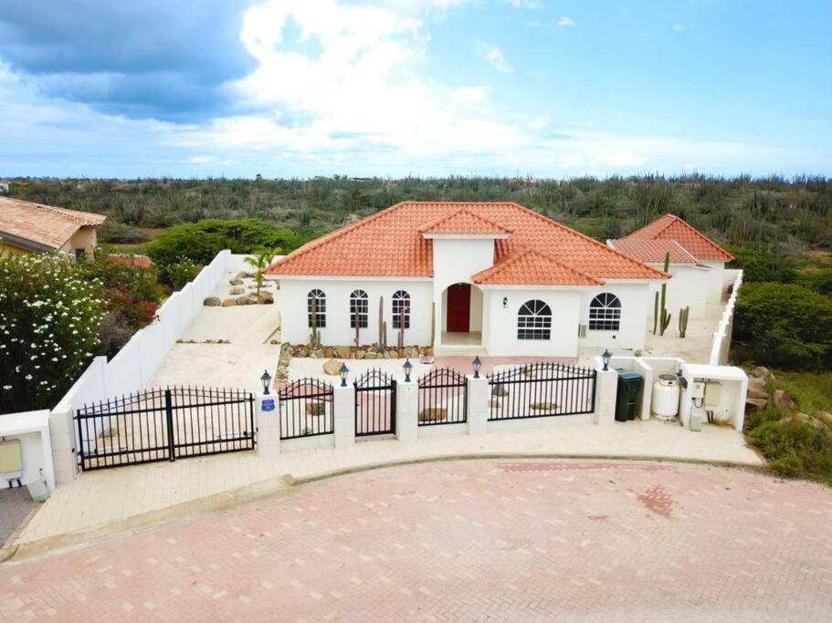 Jolie Villa Entire Villa In Noord, Aruba Palm Beach Esterno foto